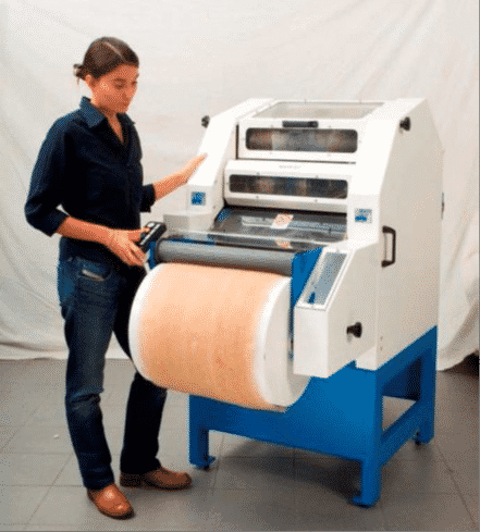 Старинная чесальная машина. Машины для текстильного производства. Валяльная машина. Станок для расчесывания шерсти. Тсрк 500 чесальная машина.